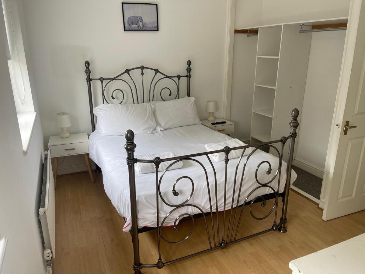 House Number 12 Sleeps Up To 4 With Smart Tvs In Every Room Wellington  Buitenkant foto