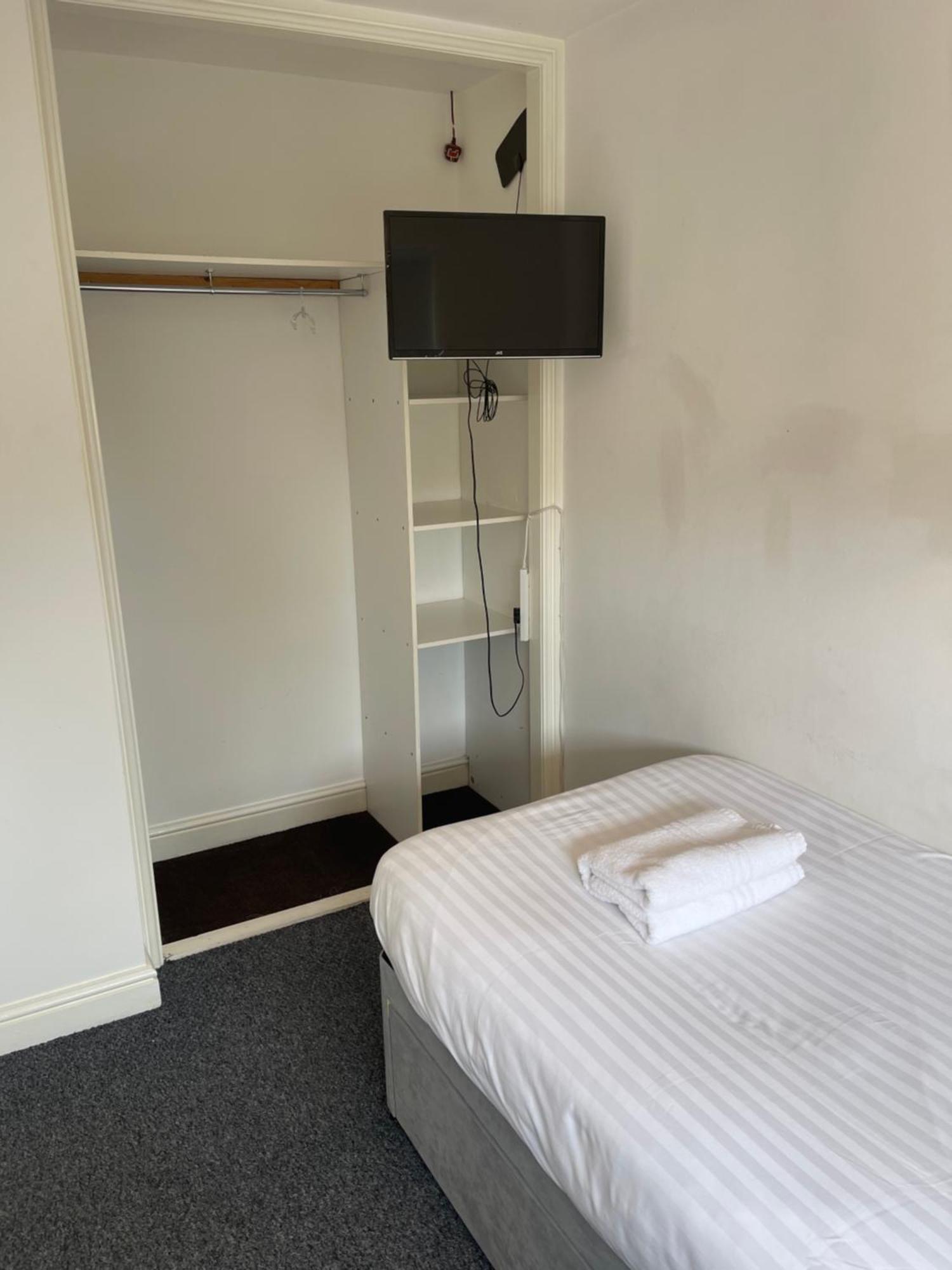 House Number 12 Sleeps Up To 4 With Smart Tvs In Every Room Wellington  Buitenkant foto